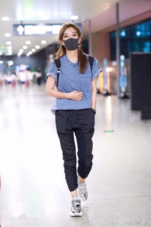 不管赵薇瘦没瘦，这裤子穿的很不安分！标准的诠释了上身美下身丑