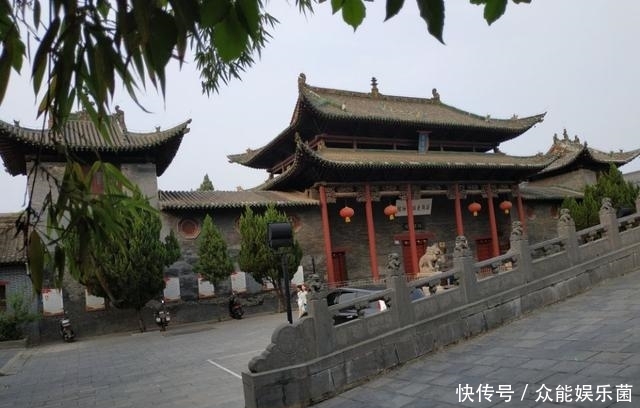 从不声张的洛阳民俗博物馆大门