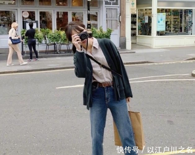 『带着几分』别纠结搭什么裙子?换它时髦指数飙升