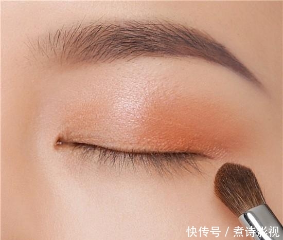  [光环]自信眼妆来一个，美丽光环很耀眼呢！