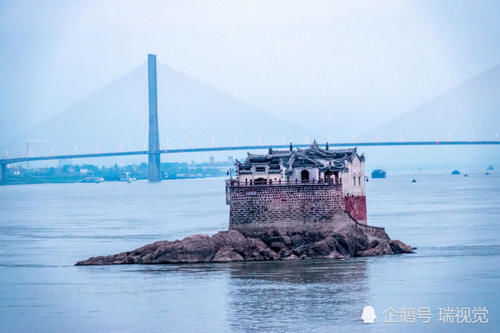 长江中这个700多年的“钉子户”，经历无数次洪峰，岿然不动！