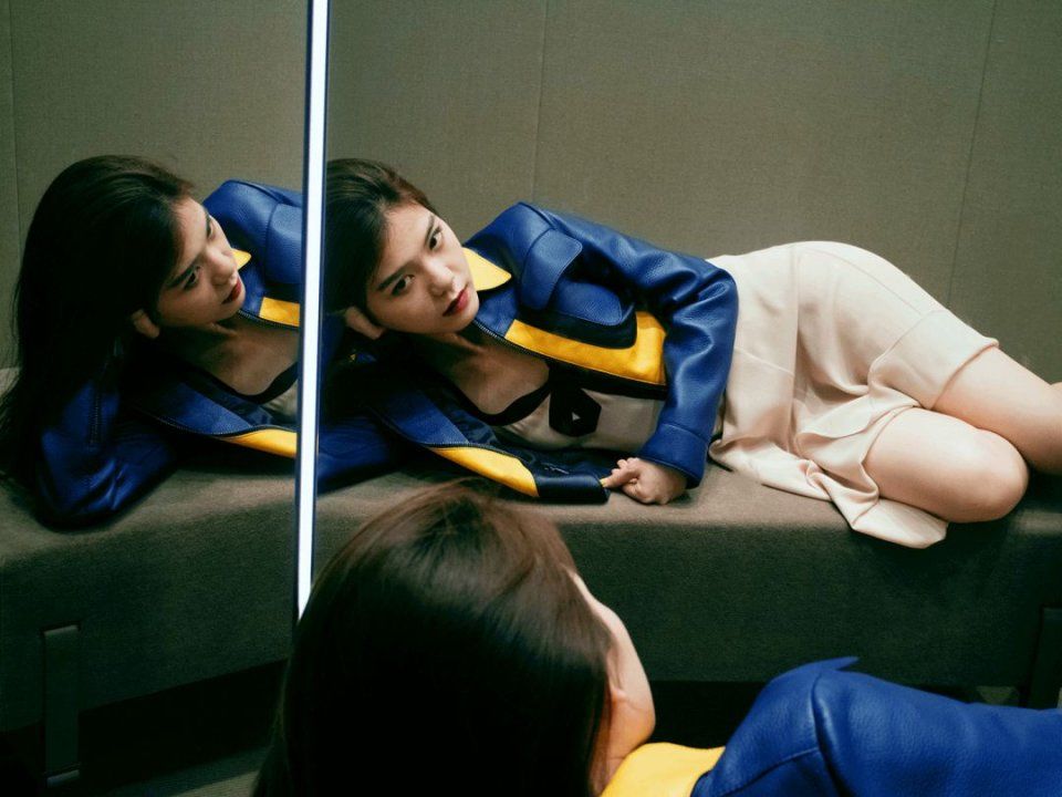 亲身示范丨原来真的可以在试衣间自拍出时尚芭莎封面!