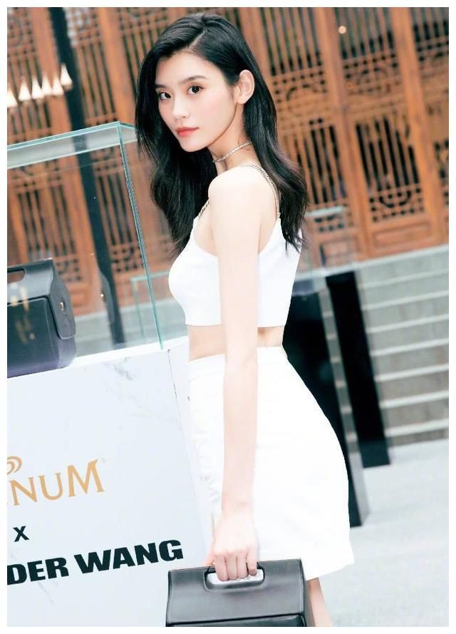 奚梦瑶真是飘了,撞上165cm吴谨言,超模身材输得一塌糊涂!