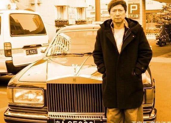 中国最奢侈的人，买12台豪车，配12位司机，但也捐了6.3亿！