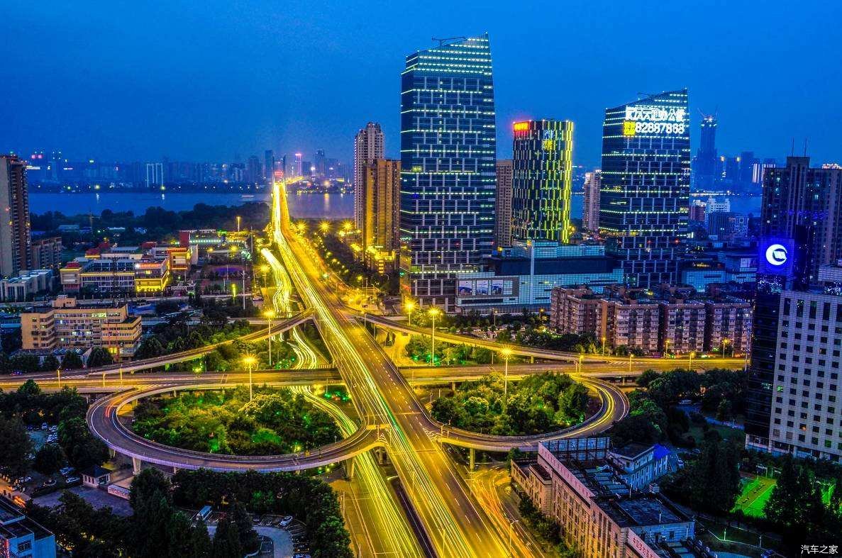  「我国」公安部：我国私家车保有量突破2亿辆 新能源车保有量381