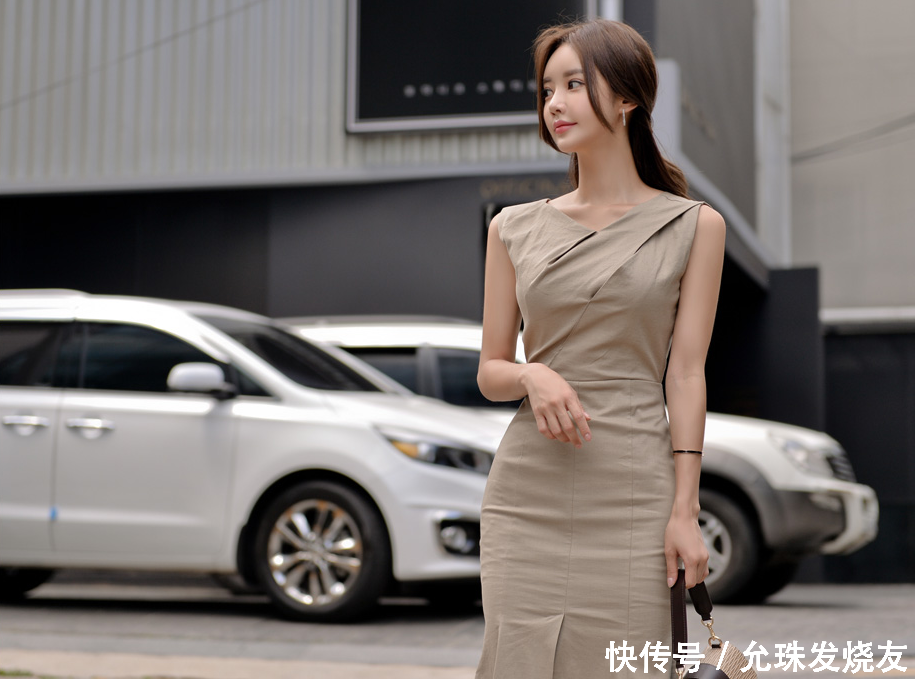 孙允珠优雅复古深褐色褶皱鱼尾裙