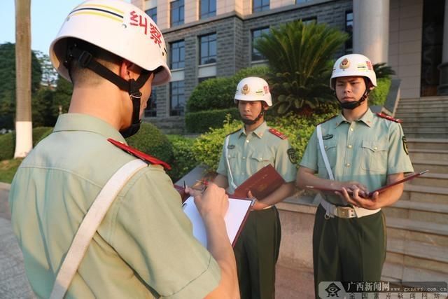  南宁|武警南宁支队：军容检查增强意识 意气风发展雄姿