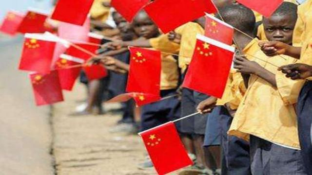 中国拿8亿援助非洲小国，还白送400万吨港口，今获2.8亿军事订单
