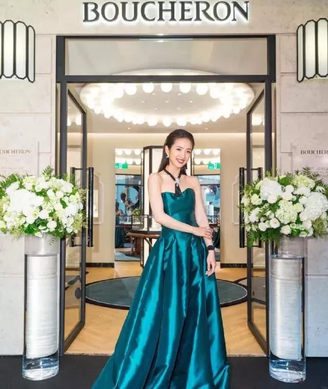 涂错口红色号有多惨?童颜林依晨看起来也像阿姨