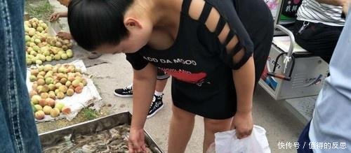  [明虾]农村集市上的稀罕物25块钱一斤 刚出摊就卖了100多斤！