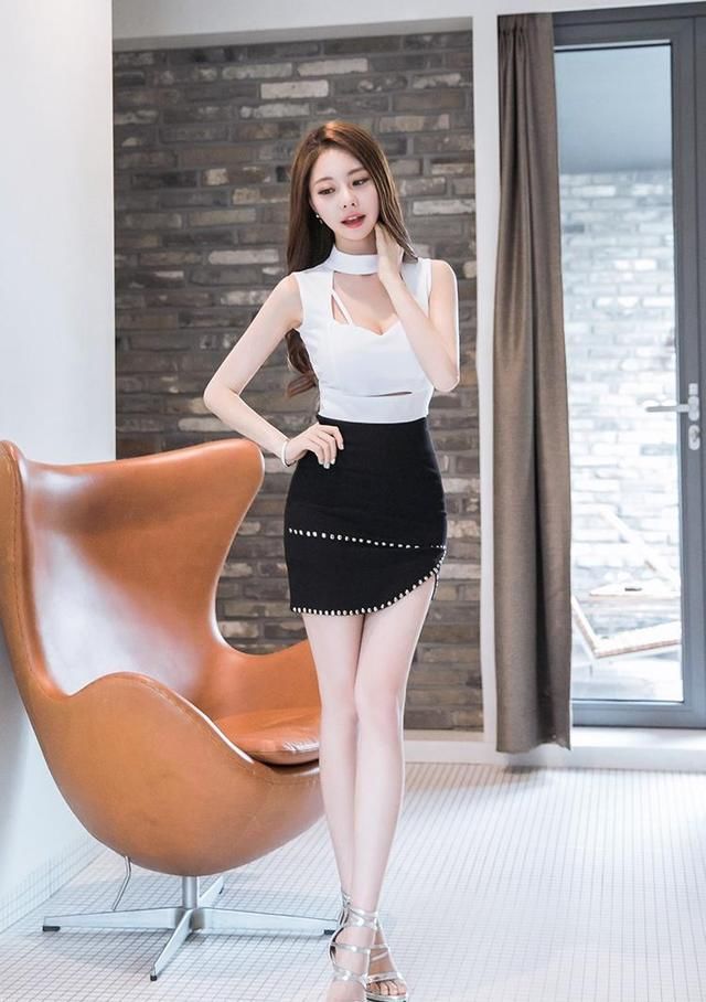 放纵短裙的美，穿出气质显活力姿态！