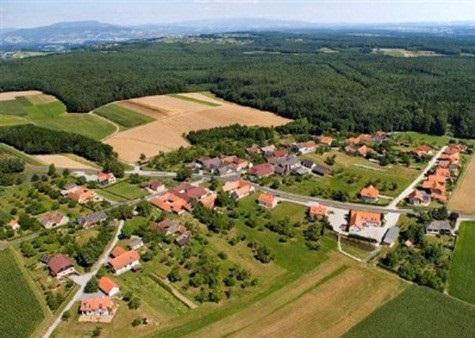  「越南的乡镇」谈乡镇公务员数量的合理性：中国每乡镇3.5万人，