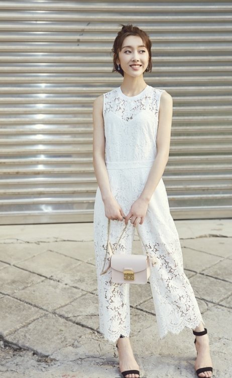 宣璐白色蕾丝秀身材 上演少女系清纯诱惑