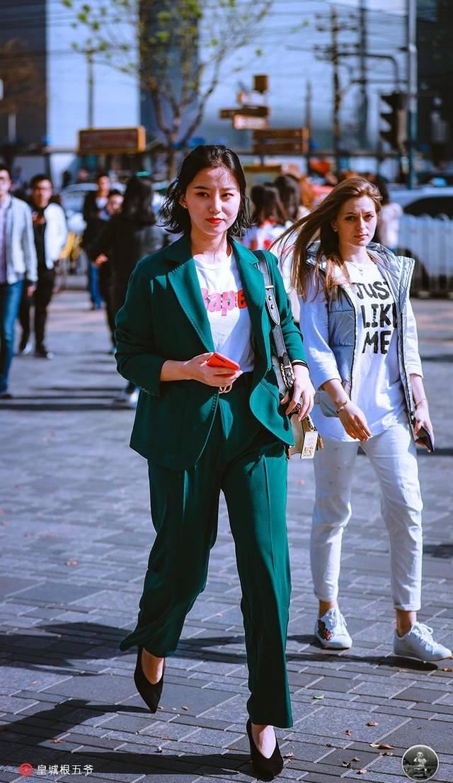  时髦：街拍：学会时尚达人们的穿衣之术，你也可以轻而易举地穿出时髦感