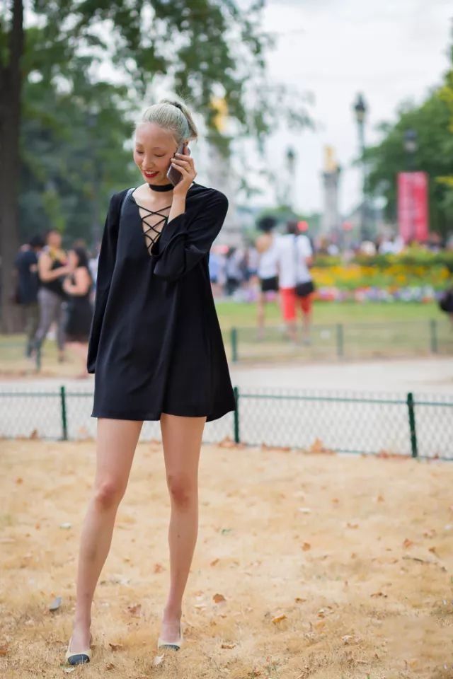 胸不平何以平天下!专治贫乳的穿衣法则告诉我们:平胸又如何，扛不