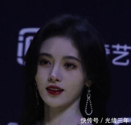 鼻子■鞠婧祎这是第几次do鼻子了?还没消肿就走红毯意外艳压全场!