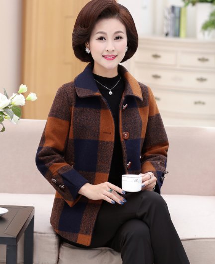 别再皮衣了，今年流行呢大衣+弹力靴，保暖显瘦，女人味满分