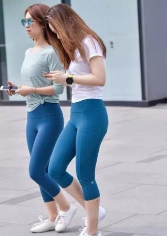 微胖的打底裤美女,女人味十足,富有弹性