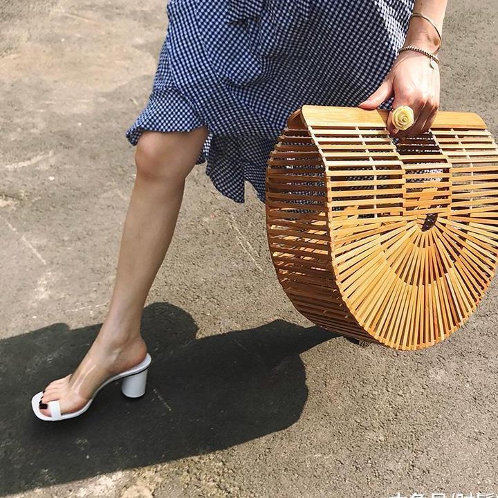 穿上时髦的凉拖鞋, 让玉足也撒个欢吧!