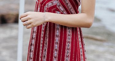 现在女人真大胆，去海边这样穿，速干可下水，超吸睛