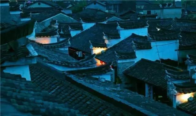 春天最适合一个人小住几日的安静古镇，累了就出去走走！