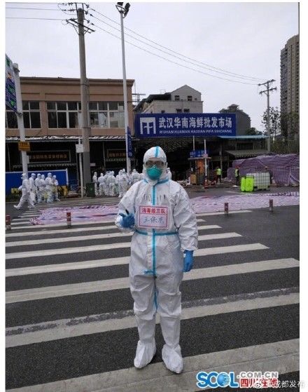  「海鲜」四川疾控9名队员进入华南海鲜市场进行消杀作业