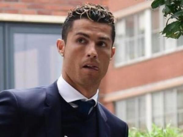 C罗直播回应涉性侵:都是假新闻 他们想通过我出名