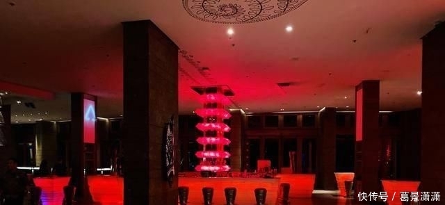 那一刻:在600多平的别墅房睡一晚是啥感觉?推开门那一刻就知道没白来