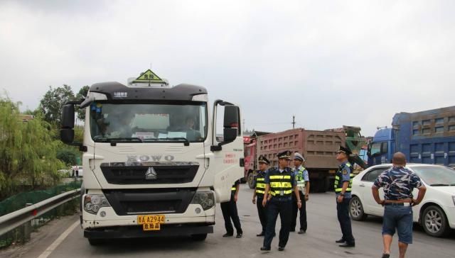  #升级#治超升级，货车不让上高架、超载车高速劝返，卡友受影响