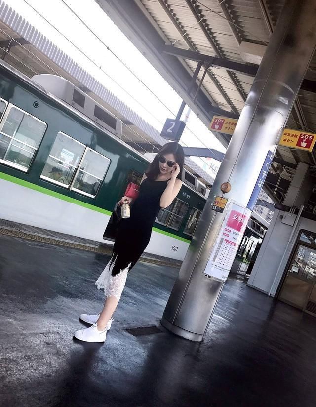 地铁随拍气质美女,甜美清新,格外养眼!