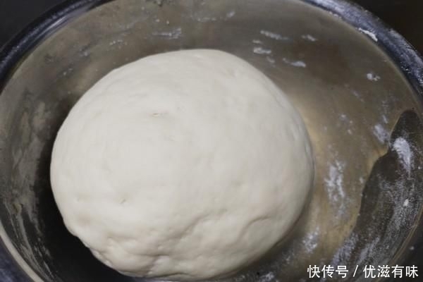  [松软]蒸馒头时，有人加酵母有人放白糖，其实“它”才是馒头松软小秘诀