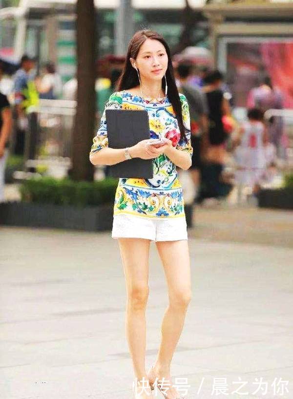 街拍：偶遇高个子大长腿美女小姐姐，一个比一个颜值高！