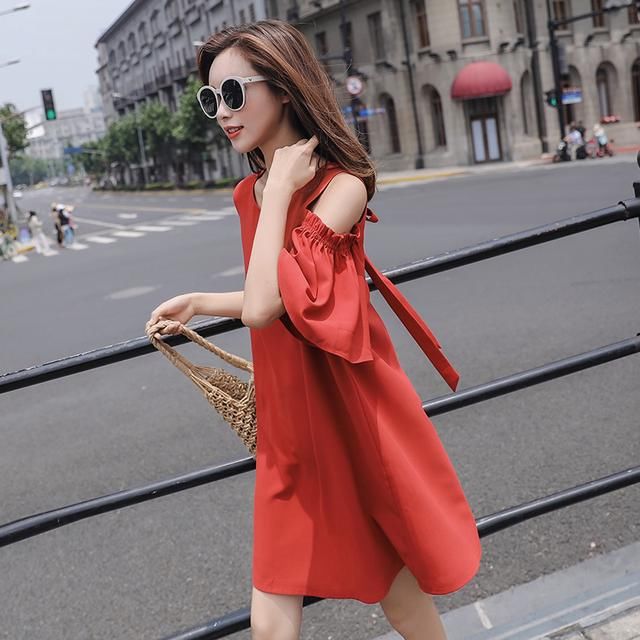 现在小姐姐真敢穿，连衣裙一件比一件亮眼，超级吸引人啊