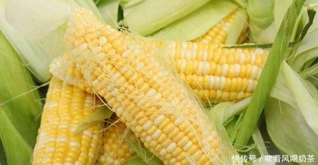 这款:水库钓鱼就用这款自制玉米饵,窝料饵料一次性搞定