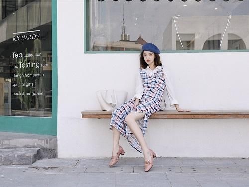 百思图x唯品会电视同款，艾若曼完美演绎职场轻熟风