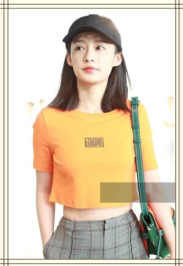 当张俪与李沁同穿露脐装，才知道马甲线和小蛮腰的差距有多大！