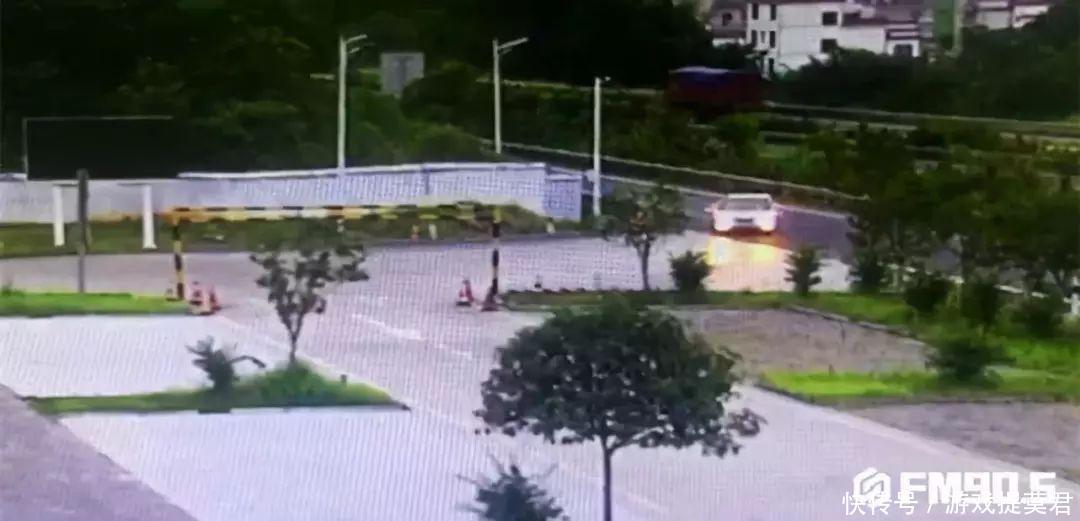 90后北京女孩 菲妥妥 父亲生意失败欠了高利贷