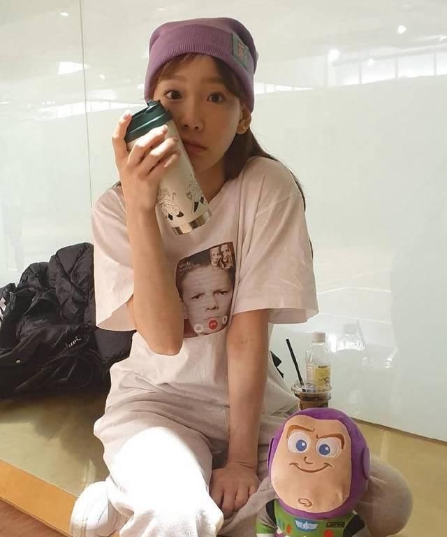  穿法：韩系减龄风，普通女孩的夏日T恤，要这样穿才不路人！