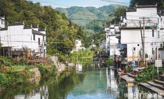 中国超圆的村庄，依山傍水风景如画，当地人称作“脸盆村”