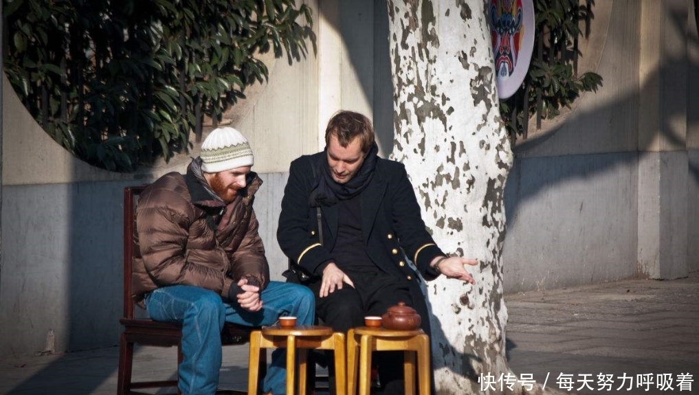 美国人纳闷：这东西那么贵，中国怎么每家都有？中国人这样说