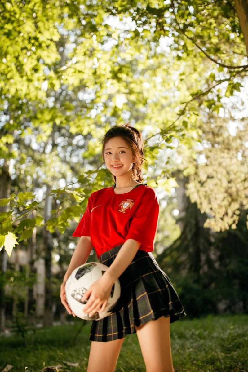 赵露思青春活力时尚写真图片