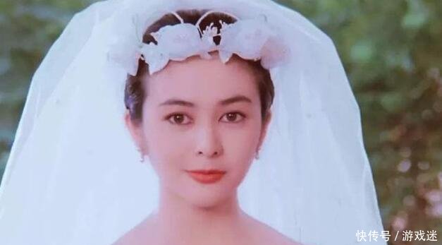  [富商]从富商“收割机”到独立富婆，关之琳带俩保姆遛狗，光头男伴左右