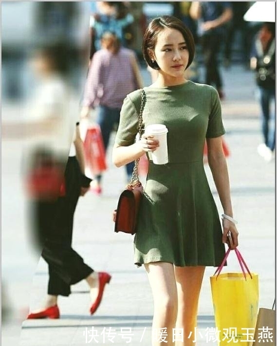 『小姐姐』街拍 小姐姐的侧颜好美, 想不起来像哪个明星
