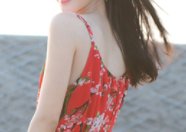 新发现这种沙滩裙，露背不露骨，穿上又白又嫩!美的让女人都嫉妒