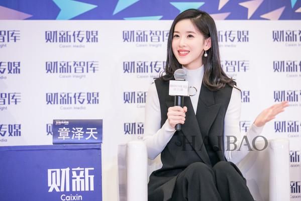 奶茶妹妹章泽天不仅人生开挂，衣品也从小土妹一跃成白富美？