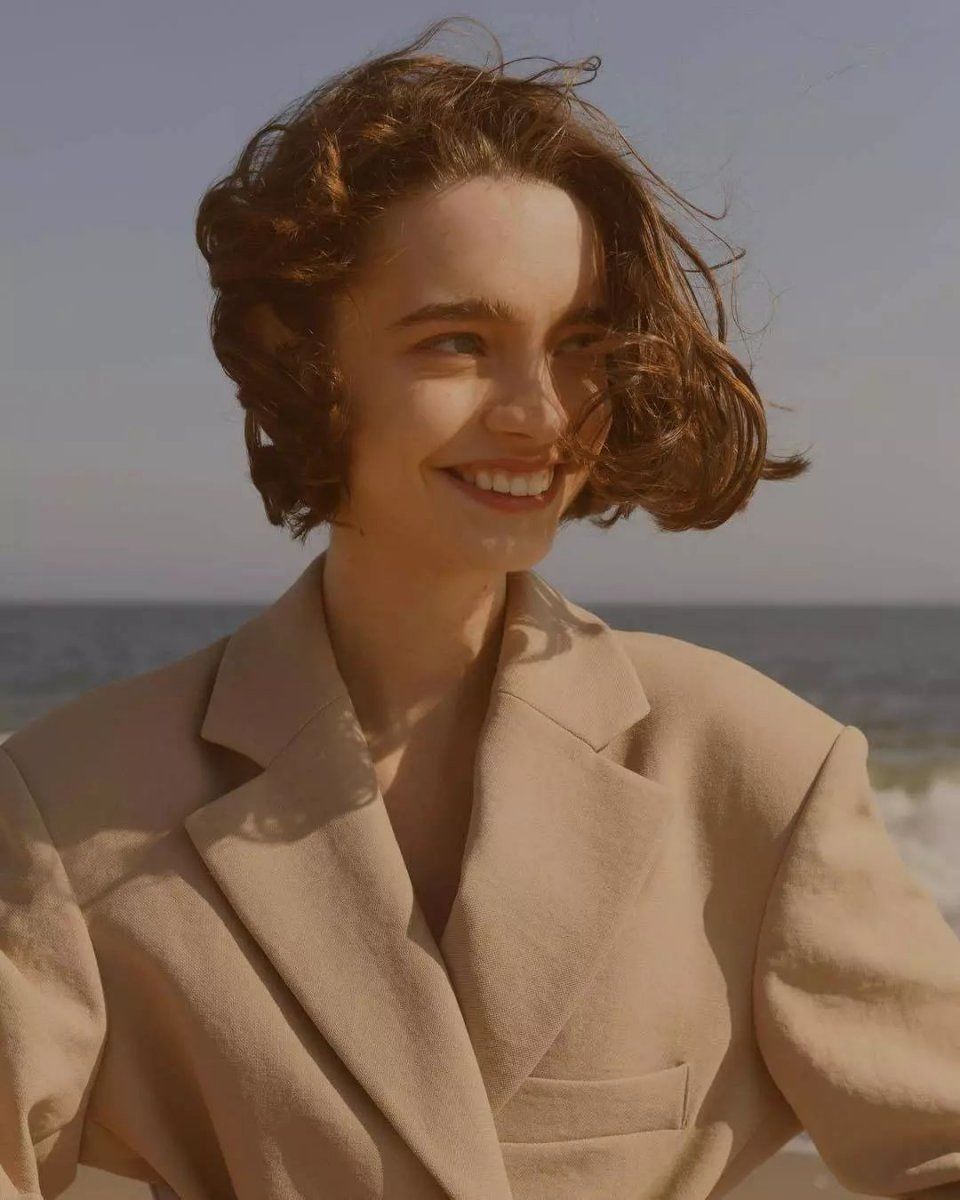 今秋头发越“短”越时髦,剪了的人都美翻了!