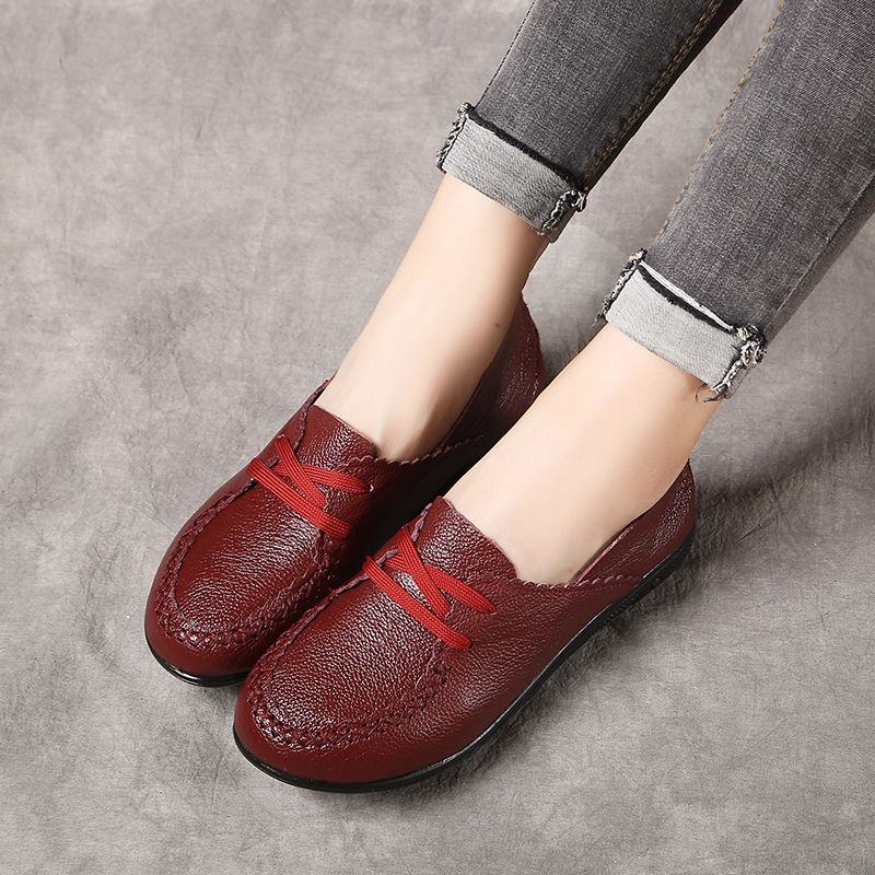 6070后女人别再穿高跟鞋,俗气累脚,新款蛋卷鞋养脚又潮流