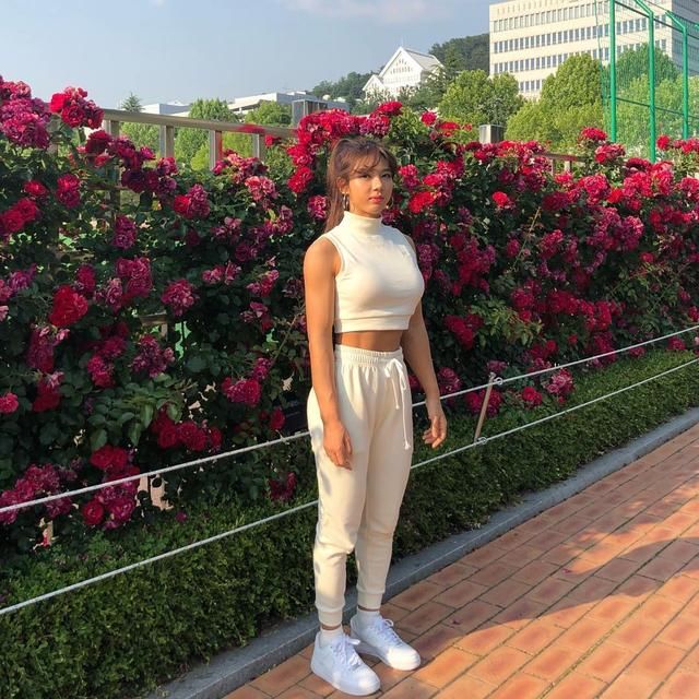 健身房穿高跟鞋,秀身材秀出了新高度,别有一番风味