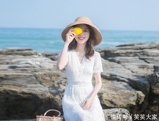  「女人」建议70后女人，别穿的像大妈，学学下图这样穿，不化妆都漂亮