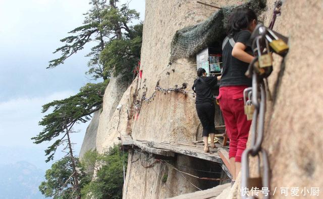 世界上最危险的栈道,一个在西班牙,一个在中国,老外都不敢挑战